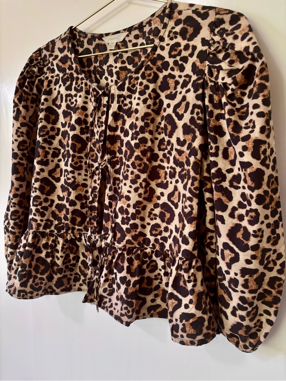 Sim & Sam| Leopard Print Tie-Front Puff Sleeve Peplum Blouse in Tan/Brown Sz M